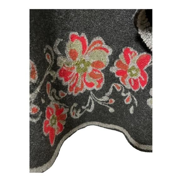 Floral Shawl Collar Sleeveless
Vest Gray Red Sherpa Trim embroidered open front - Picture 8 of 16
